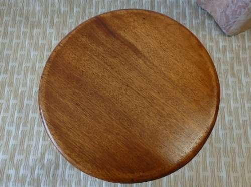 A beautiful and well made Teak 3-legged display/ occasional wooden table in great condition !!!