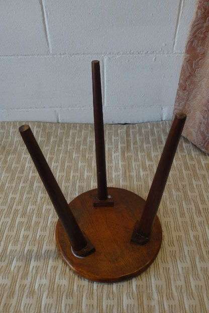 A beautiful and well made Teak 3-legged display/ occasional wooden table in great condition !!!