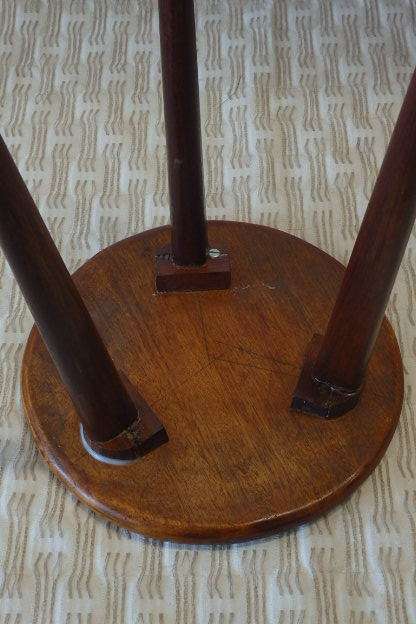 A beautiful and well made Teak 3-legged display/ occasional wooden table in great condition !!!