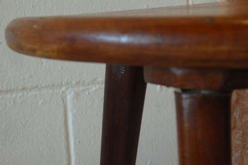 A beautiful and well made Teak 3-legged display/ occasional wooden table in great condition !!!