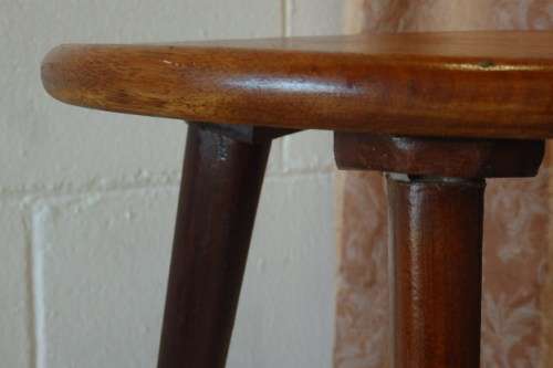A beautiful and well made Teak 3-legged display/ occasional wooden table in great condition !!!