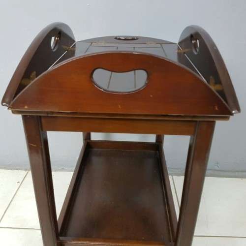 An exquisite Teak "Butlers" trolley on castors with brass hinges; Opens into a removable oval table