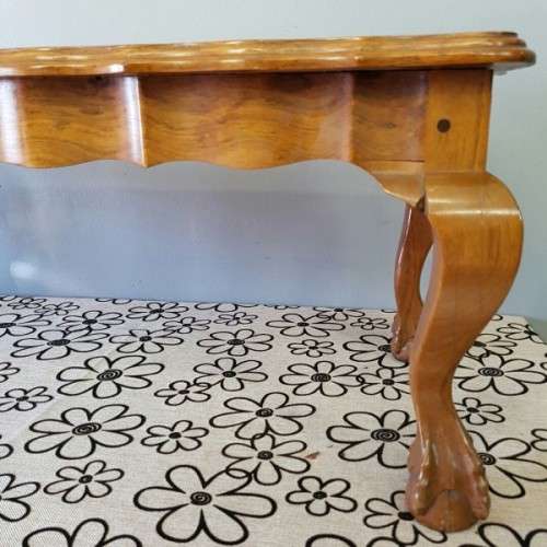 An awesome vintage ball and claw centre coffee table with cabriole legs in wonderful condition