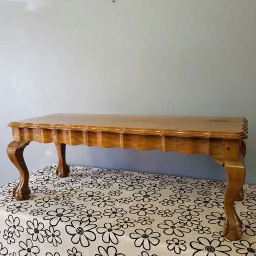 An awesome vintage ball and claw centre coffee table with cabriole legs in wonderful condition