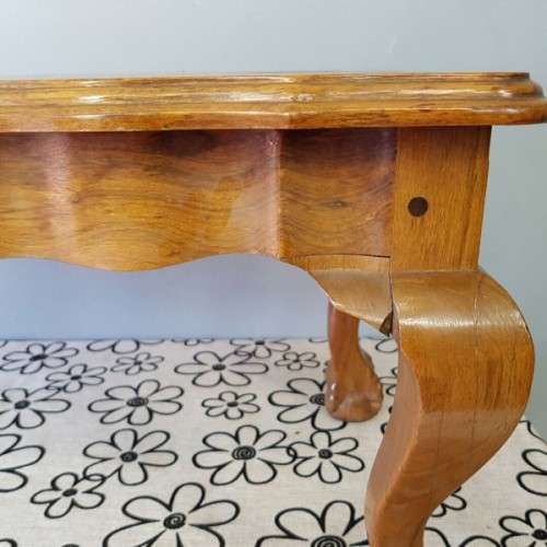 An awesome vintage ball and claw centre coffee table with cabriole legs in wonderful condition