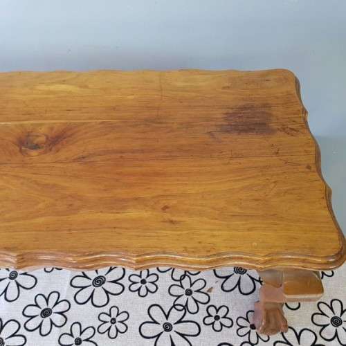 An awesome vintage ball and claw centre coffee table with cabriole legs in wonderful condition