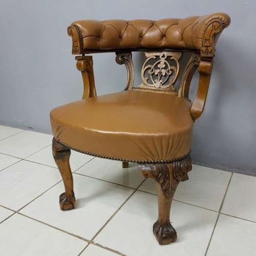 A rare antique hand-carved Solid Oak & genuine leather "Captain's Chair" - A real gem!! RS17