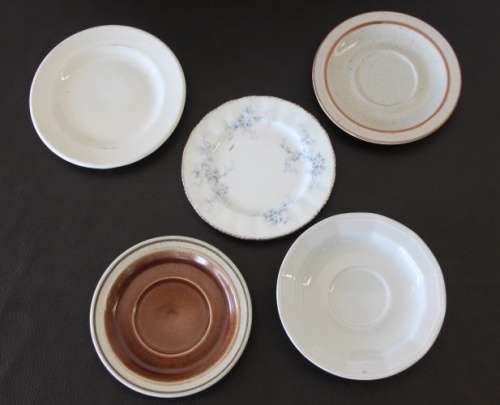 A beautiful collection of assorted porcelain & ceramic saucers & small plates in good condition!!!