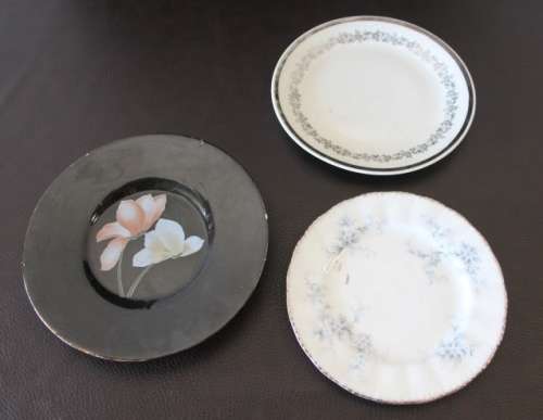 A beautiful collection of assorted porcelain & ceramic saucers & small plates in good condition!!!
