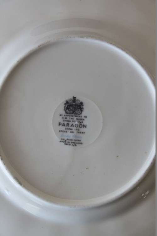 A beautiful collection of assorted porcelain & ceramic saucers & small plates in good condition!!!