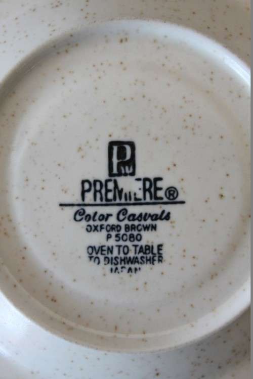 A beautiful collection of assorted porcelain & ceramic saucers & small plates in good condition!!!