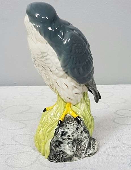 A rare vintage Royal Doulton "Whyte & Mackay Scotch Whiskey" "Merlin" SEALED porcelain decanter