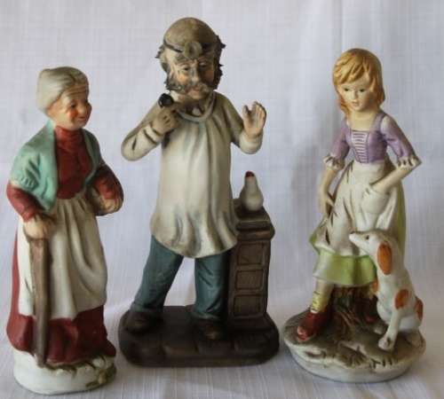 A beautiful job-lot of assorted ceramic figurines including a porcelain deer, puppy and more