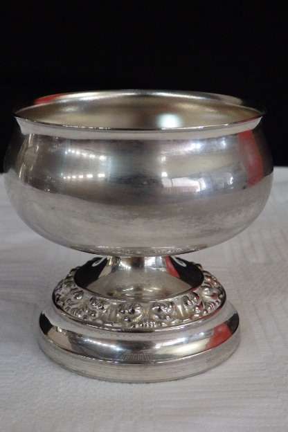 An awesome vintage silver plated Ianthe quill holder with beautiful detailing in amazing condition