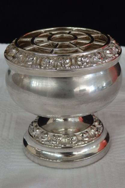 An awesome vintage silver plated Ianthe quill holder with beautiful detailing in amazing condition