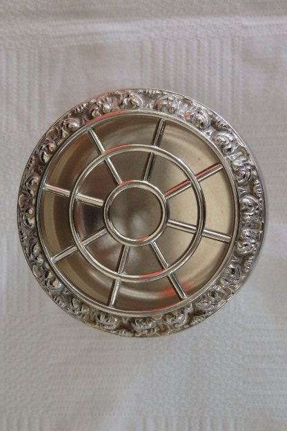 An awesome vintage silver plated Ianthe quill holder with beautiful detailing in amazing condition