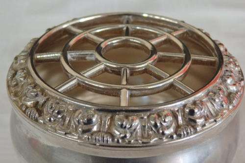 An awesome vintage silver plated Ianthe quill holder with beautiful detailing in amazing condition