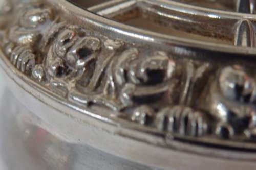 An awesome vintage silver plated Ianthe quill holder with beautiful detailing in amazing condition