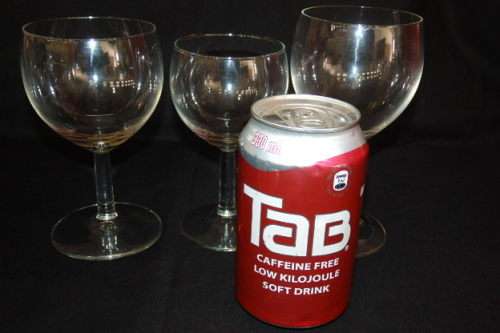 An awesome collection of 12x assorted wine glasses in very good condition - *job lot*