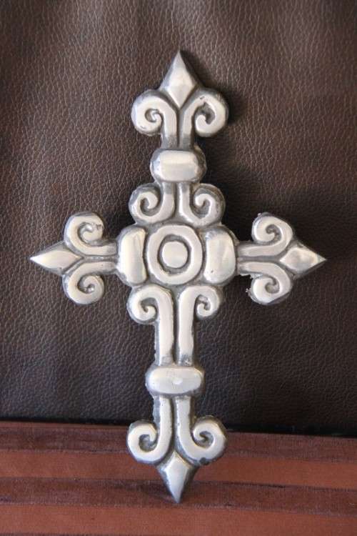 An awesome cast metal cross with stunning ornate detailing in superb condition