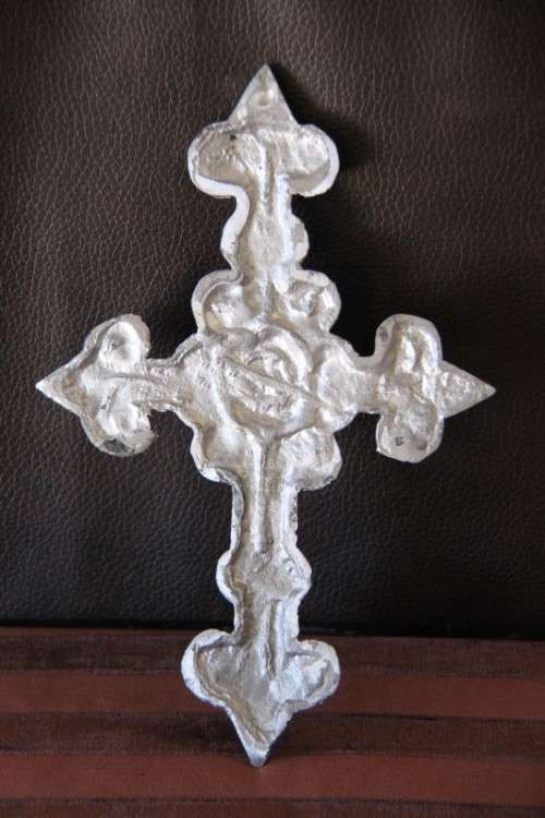 An awesome cast metal cross with stunning ornate detailing in superb condition