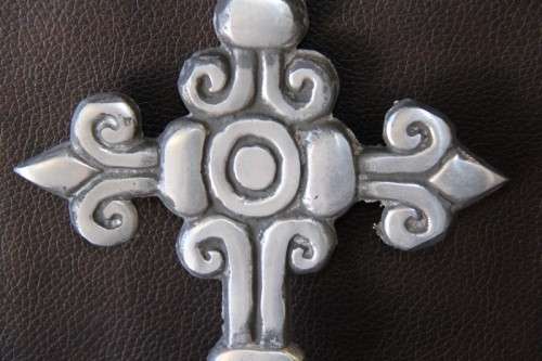 An awesome cast metal cross with stunning ornate detailing in superb condition