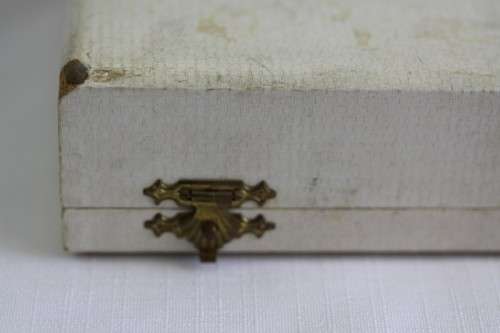 A beautiful boxed set of six English made "Angora" EPNS silver plated tea spoons