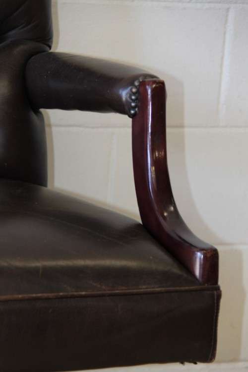 An amazing leather Chippendale style Executives (tilt and swivel) office chair in great condition!!!