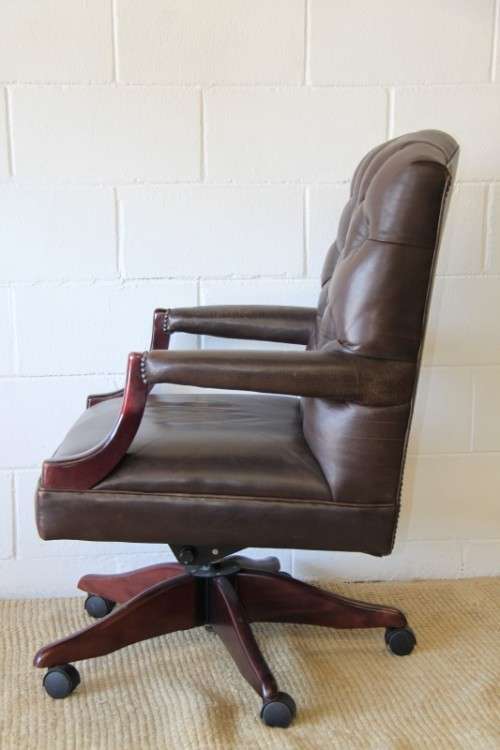 An amazing leather Chippendale style Executives (tilt and swivel) office chair in great condition!!!