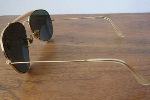 A wonderful pair of vintage authentic Ray Ban aviators in original brown pouch in good condition