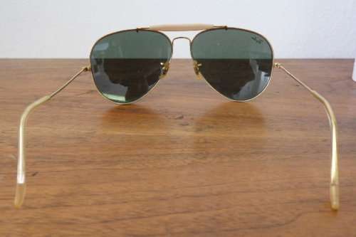 A wonderful pair of vintage authentic Ray Ban aviators in original brown pouch in good condition