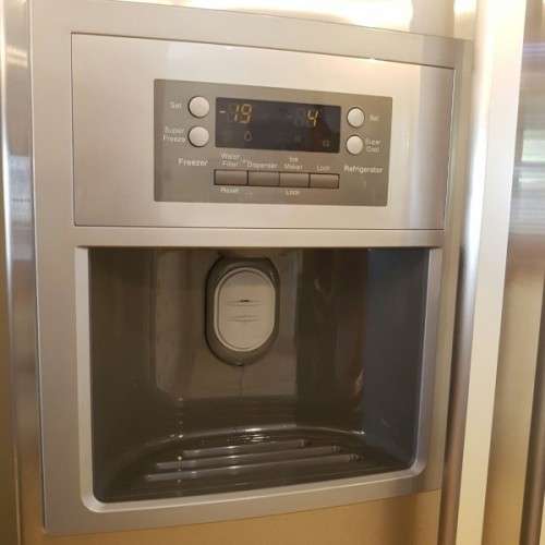 An awesome Bosch #Kan58A70 stainless steel side-by-side fridge/ freezer with water & ice dispenser