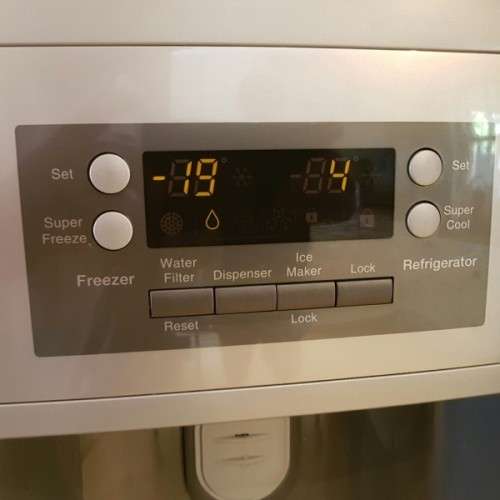 An awesome Bosch #Kan58A70 stainless steel side-by-side fridge/ freezer with water & ice dispenser