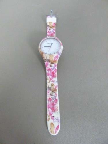 A DELIGHTFUL AND VERY PRETTY "HONEY" LADIES WATCH. IN WORKING CONDITION!! RS17