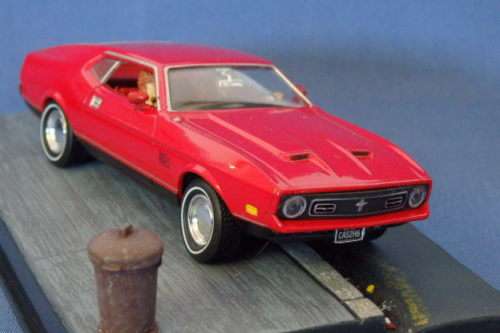 An awesome James Bond 007 "Mustang Mach 1'' die cast model from the movie "Diamonds are forever''