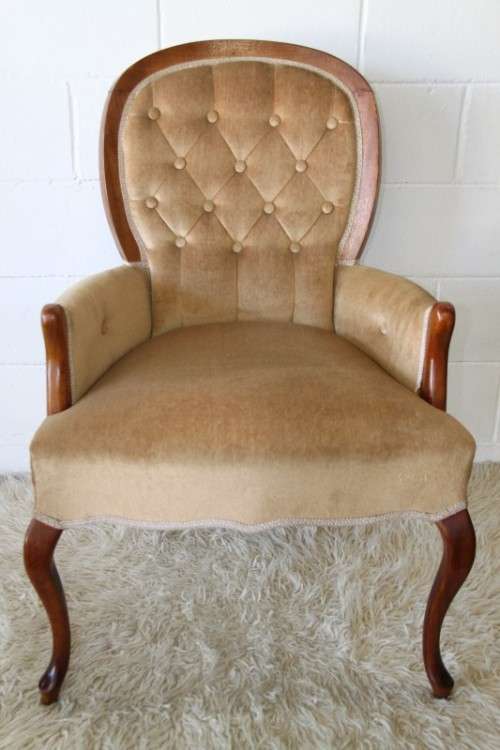 Two incredible vintage button back Queen Anne armchairs in lovely condition - bid/chair