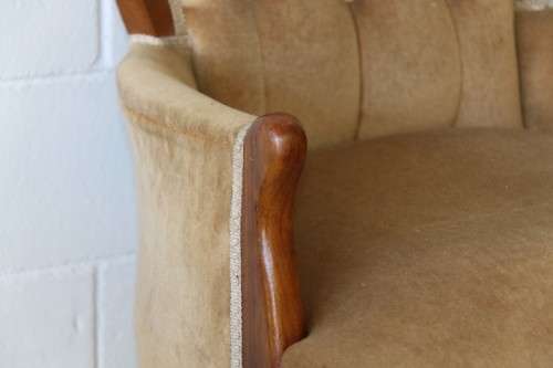 Two incredible vintage button back Queen Anne armchairs in lovely condition - bid/chair