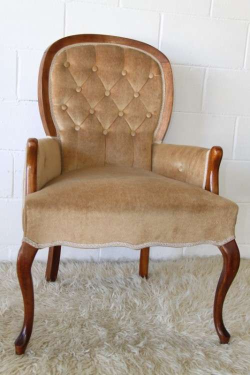 Two incredible vintage button back Queen Anne armchairs in lovely condition - bid/chair