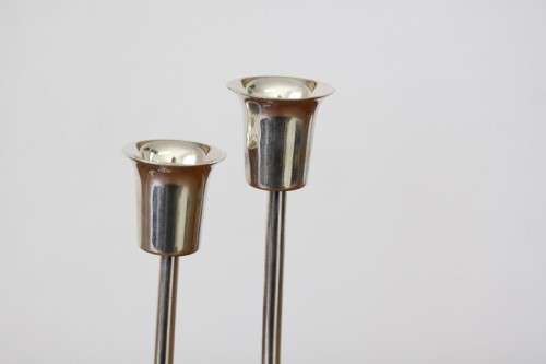 Two beautiful "modern" styled silver plated candle holders with an elegant design - bid/holder