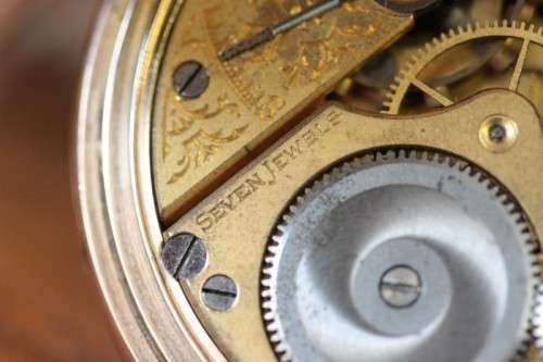 A spectacular Victorian antique (1914) "Elgin" gold plated pocket watch in perfect working condtion