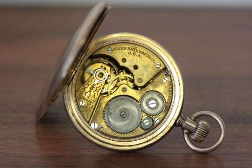 A spectacular Victorian antique (1914) "Elgin" gold plated pocket watch in perfect working condtion
