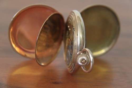 A spectacular Victorian antique (1914) "Elgin" gold plated pocket watch in perfect working condtion