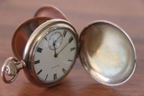 A spectacular Victorian antique (1914) "Elgin" gold plated pocket watch in perfect working condtion