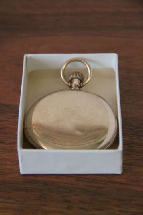 A spectacular Victorian antique (1914) "Elgin" gold plated pocket watch in perfect working condtion