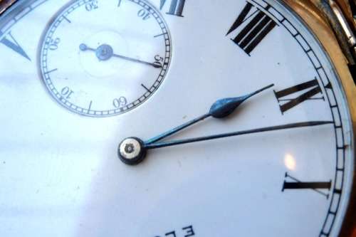 A spectacular Victorian antique (1914) "Elgin" gold plated pocket watch in perfect working condtion