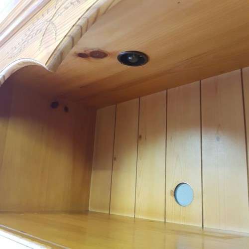 A superb original Bassett Furniture 3-division cabinet w hand-carved detail & lead-glass panes