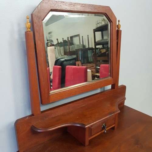 A stunning antique Edwardian Basswood 3-drawer dressing table with a large bevelled glass mirror