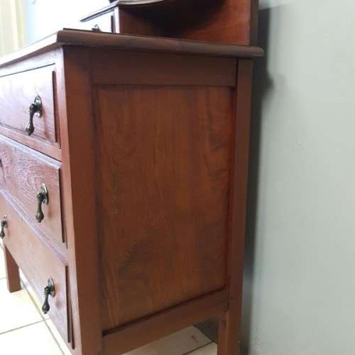 A stunning antique Edwardian Basswood 3-drawer dressing table with a large bevelled glass mirror