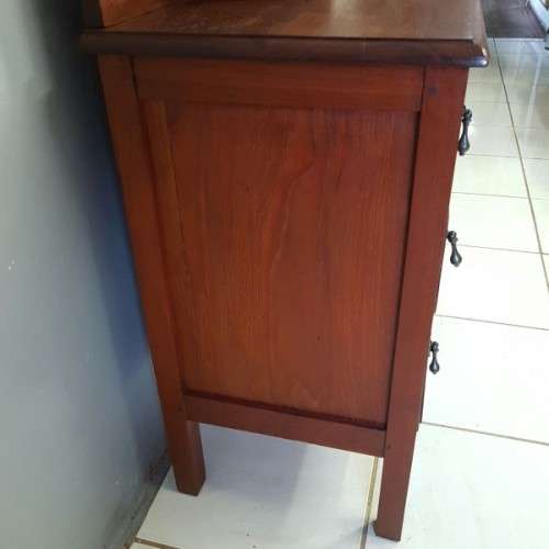A stunning antique Edwardian Basswood 3-drawer dressing table with a large bevelled glass mirror
