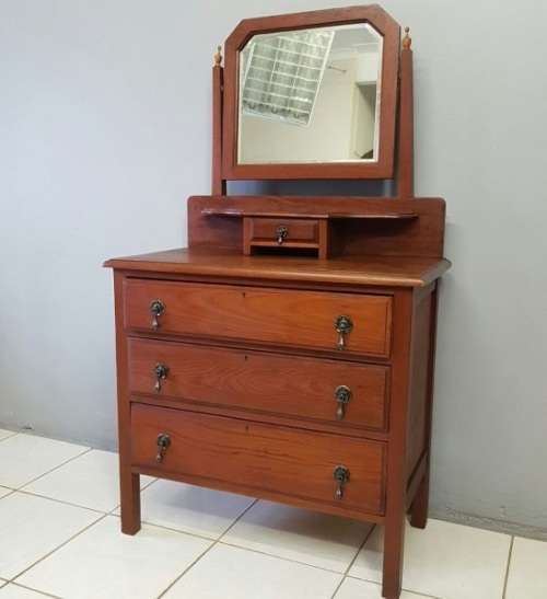 A stunning antique Edwardian Basswood 3-drawer dressing table with a large bevelled glass mirror